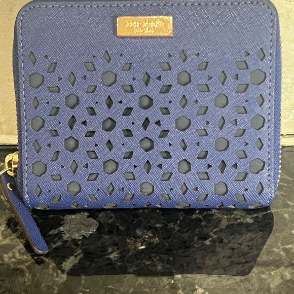Kate Spade
Blue Laser-Cut Women's Wallet Blue Laser - Picture 1 of 16